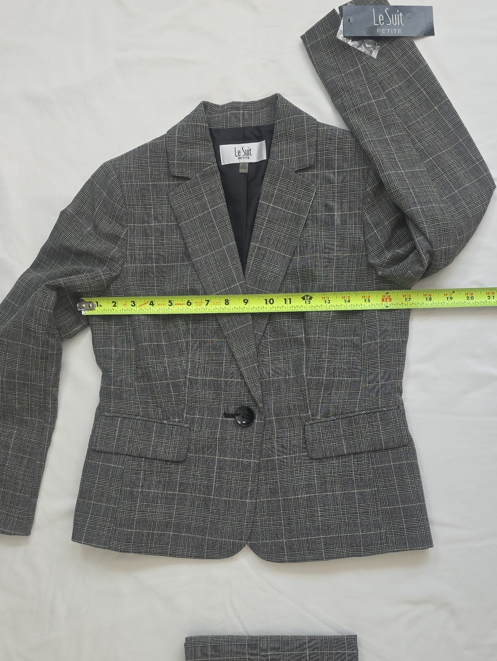LE SUIT - Picture 3 of 11